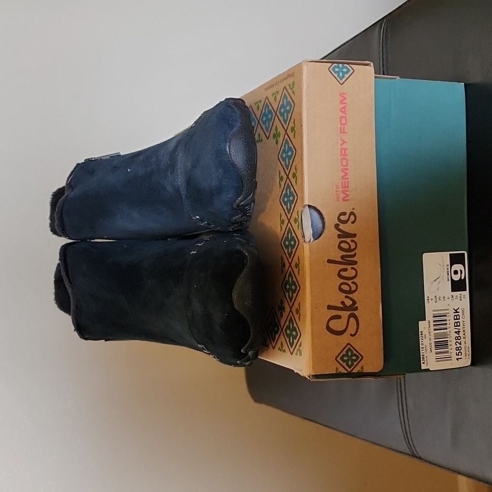 Womens Black leather bootie